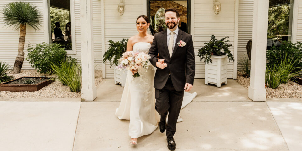 dennise-and-davids-wedding-at-the-chandelier-of-gruene-texas