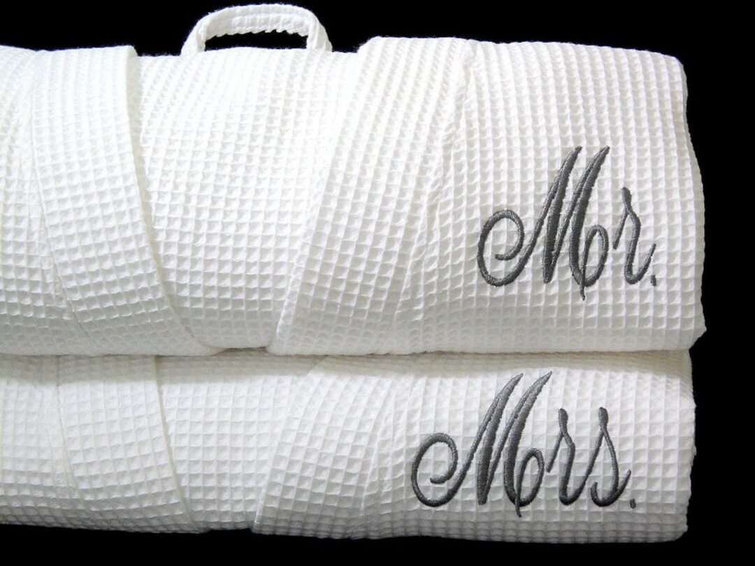 top-15-customized-wedding-gifts-that-newlyweds-will-love
