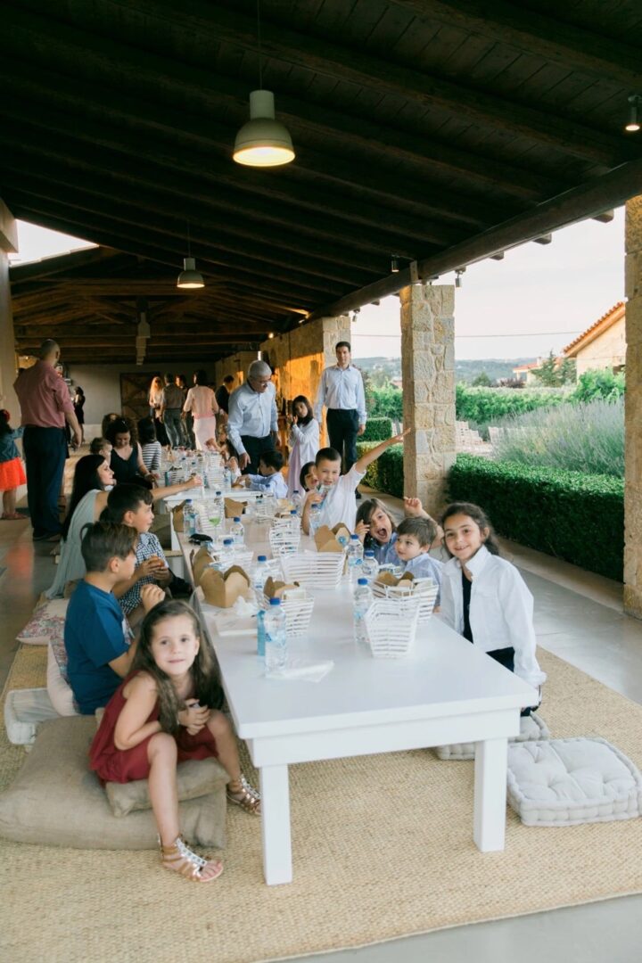 how-to-manage-having-kids-at-your-wedding