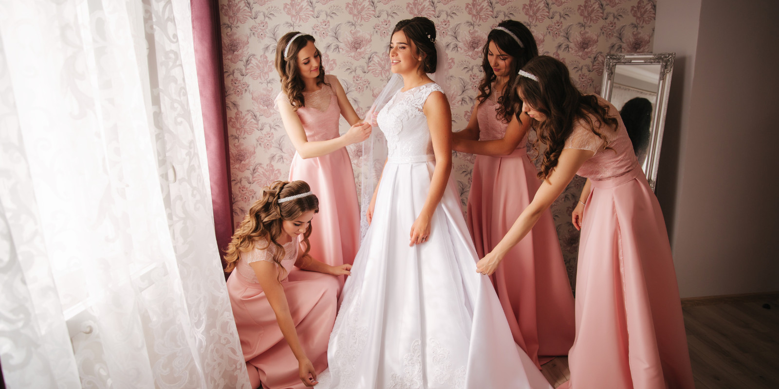 should-you-have-a-bridal-party-6-pros-and-cons-to-consider
