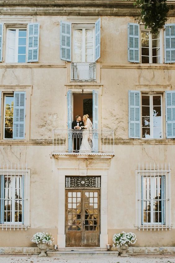 how-to-save-money-on-your-wedding-accommodation