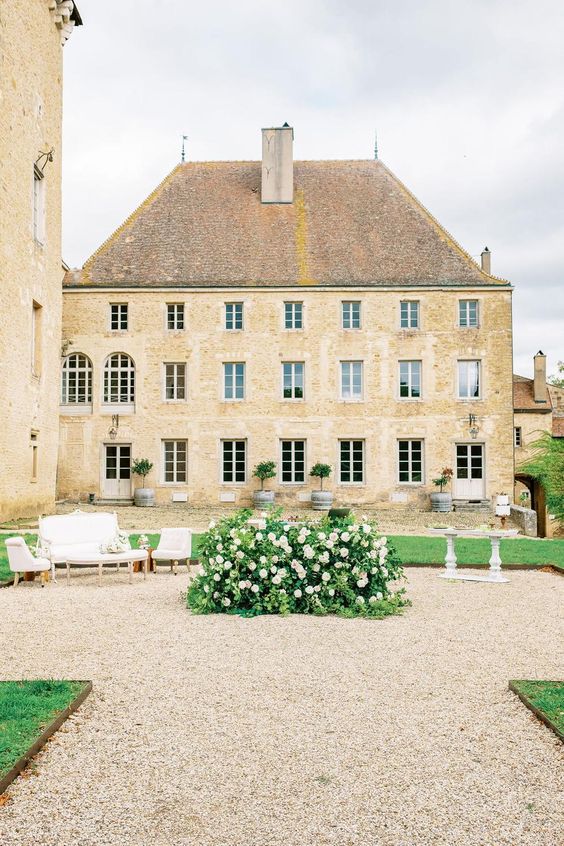 how-to-save-money-on-your-wedding-accommodation
