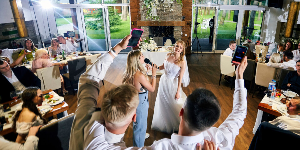 how-to-choose-between-a-wedding-band-or-dj-the-pros-vs-cons-of-both