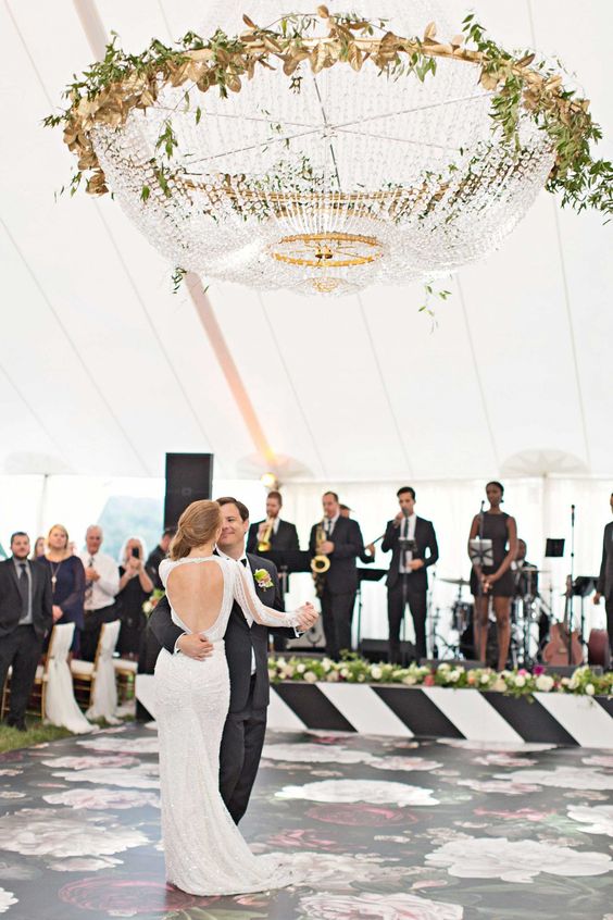 how-to-choose-between-a-wedding-band-or-dj-the-pros-vs-cons-of-both
