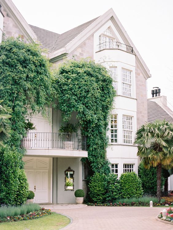 wedding-guest-accommodation-etiquette-and-faqs