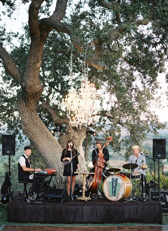 where-to-splurge-and-where-to-save-on-your-wedding