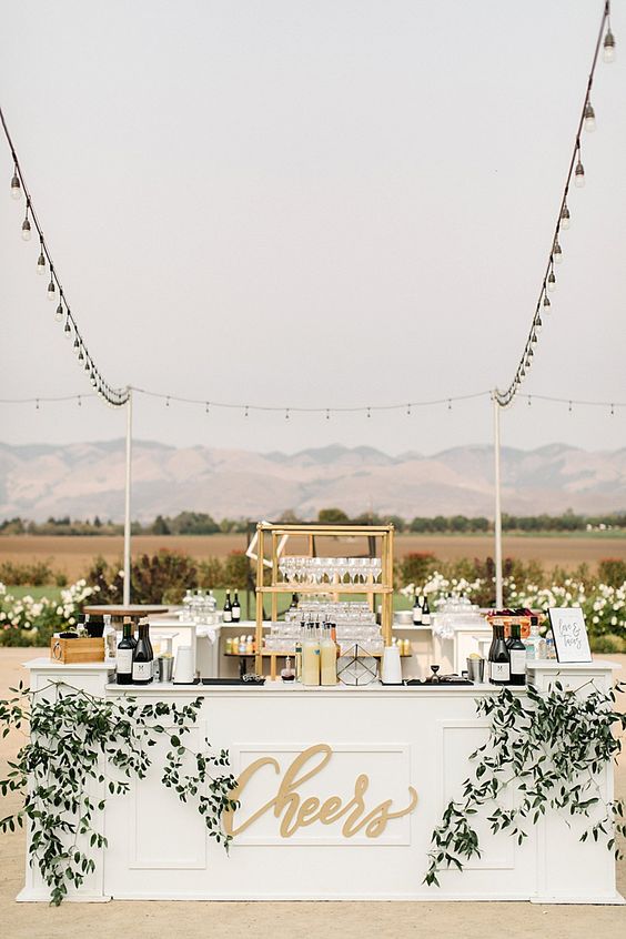 6-common-wedding-day-mishaps-(and-how-to-handle-them!)