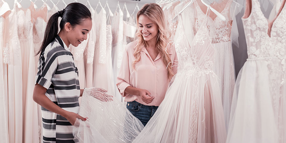 6 Ways to Help Your Bridesmaids Save Money 6 Ways to Help Your Bridesmaids Save Money