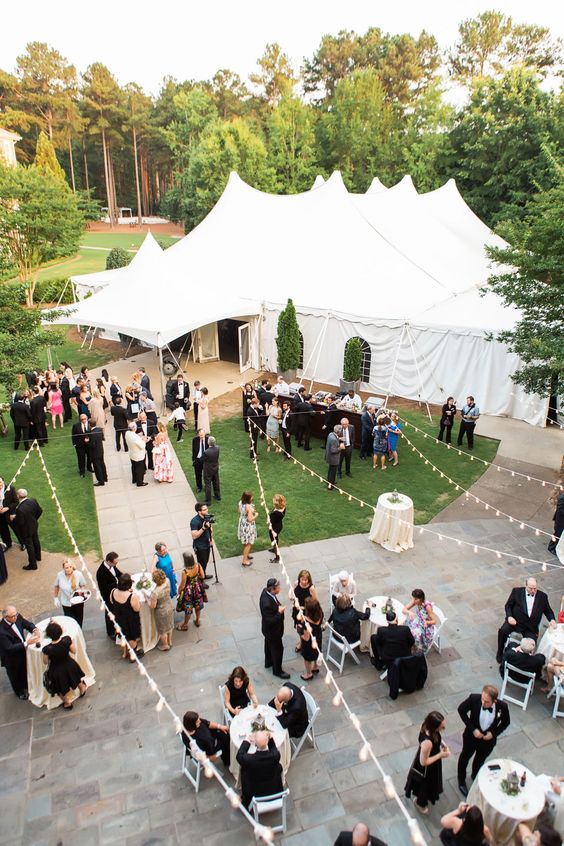 wedding-guest-etiquette:-who-needs-a-plus-one-(and-who-doesn’t)