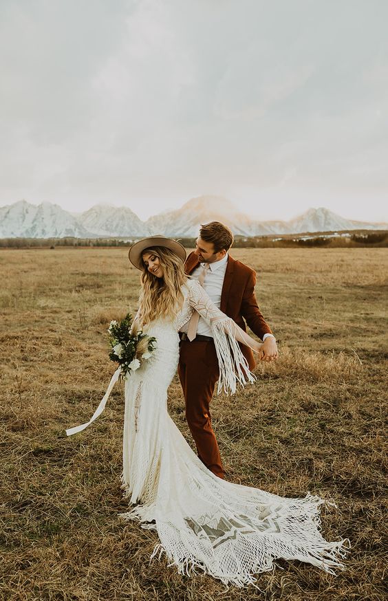 how-to-let-guests-know-you’re-postponing-your-wedding
