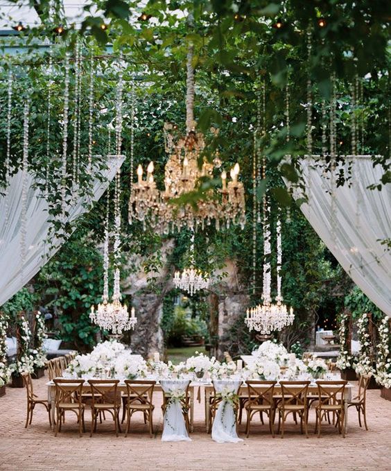 whats-the-difference-between-a-wedding-planner-coordinator-and-stylist