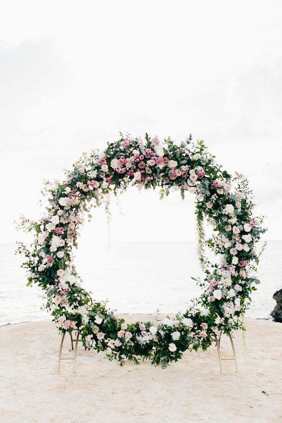 whats-the-difference-between-a-wedding-planner-coordinator-and-stylist
