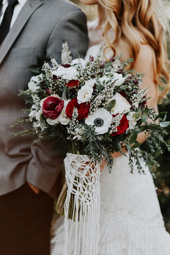 how-to-choose-your-wedding-flowers-by-season