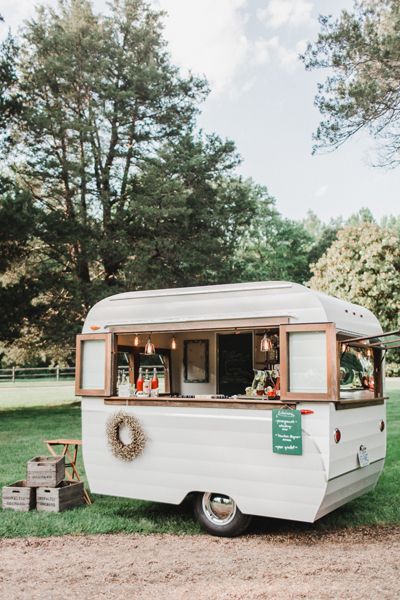 wedsites-blog-different-wedding-food-serving-styles